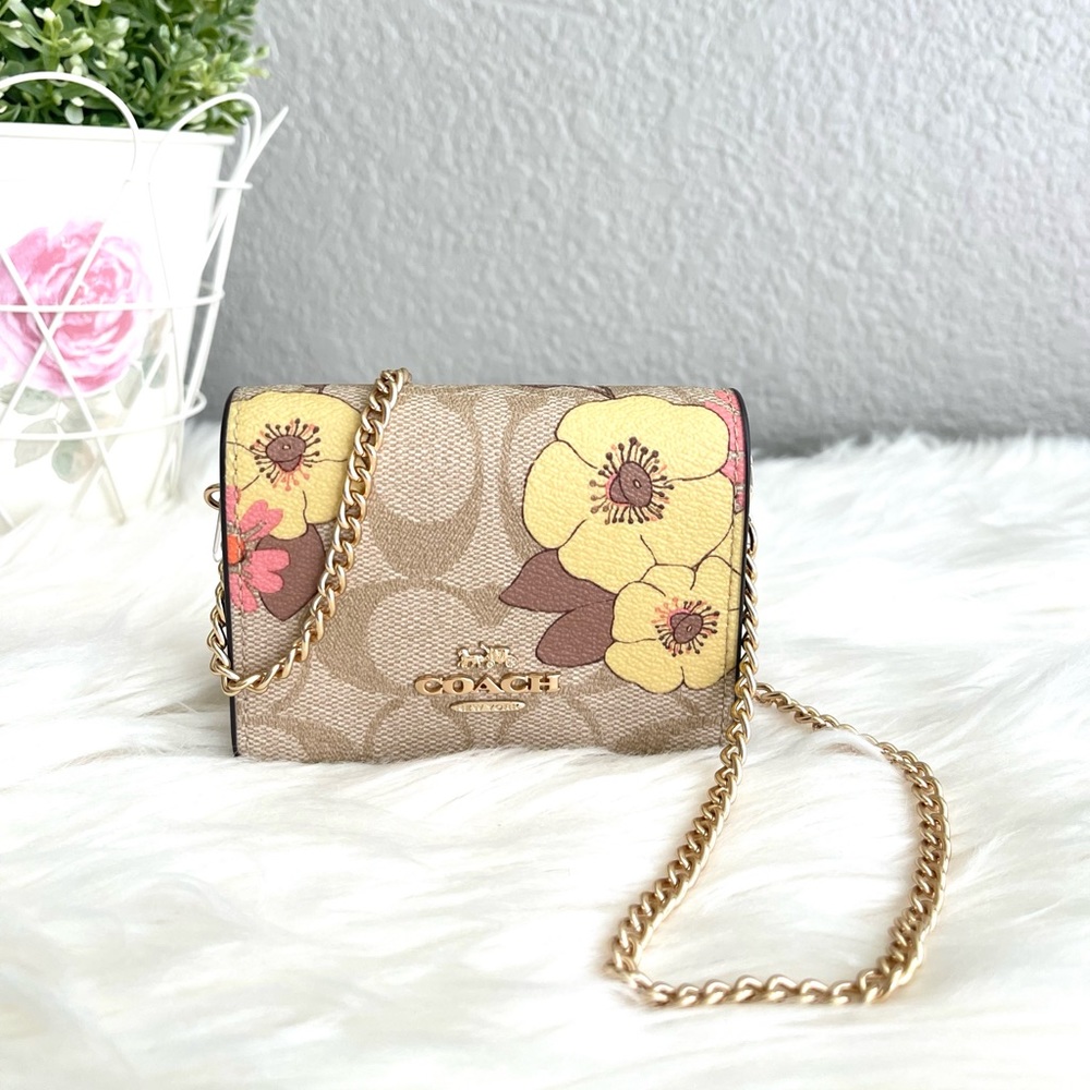 NWT Coach Mini Wallet On A Chain CH714 Light Khaki Signature Floral Print.